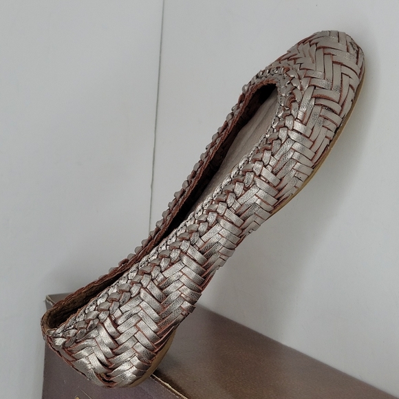 SEYCHELLES Pewter Ballet Flats Woven Metallic Leather 7M - Picture 10 of 16
